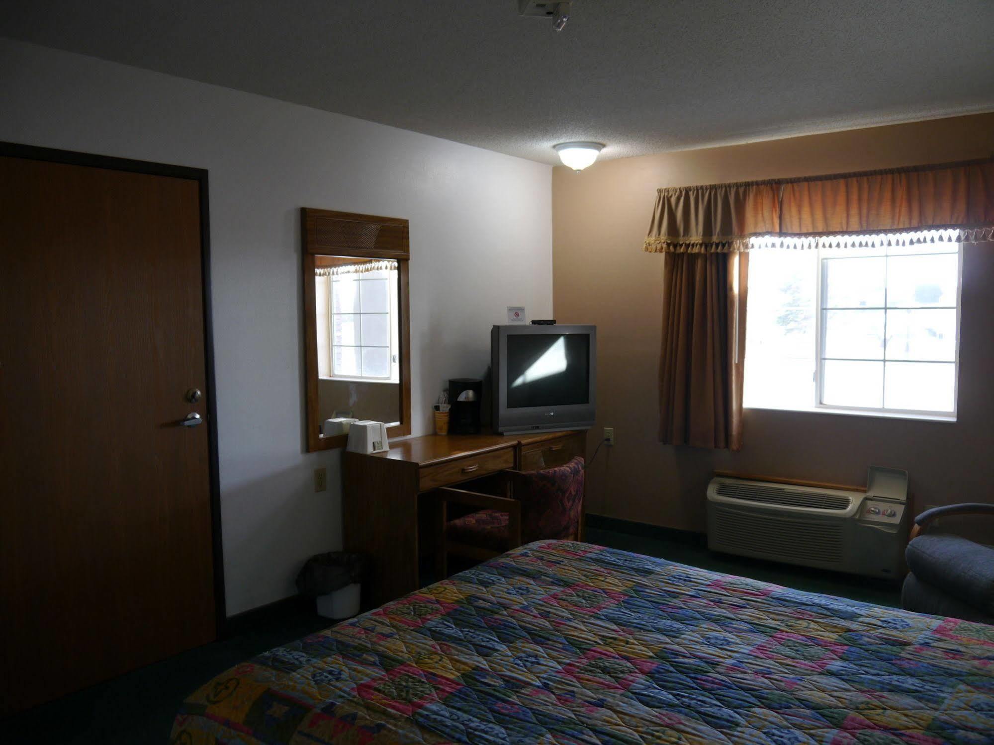 Westwood Inn & Suites - Kimball Kültér fotó